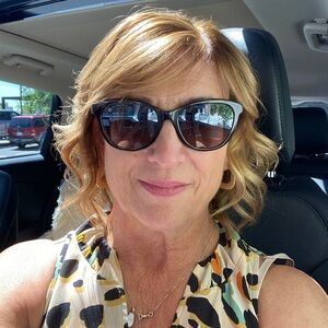 Meet your Posher, Carrie